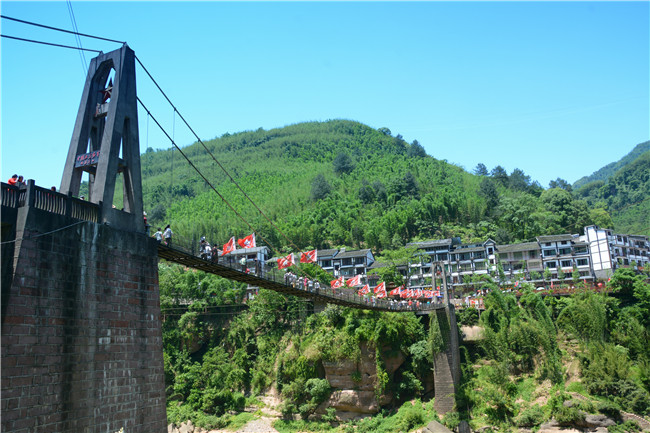 渡赤水，匯豐石業(yè)集體游